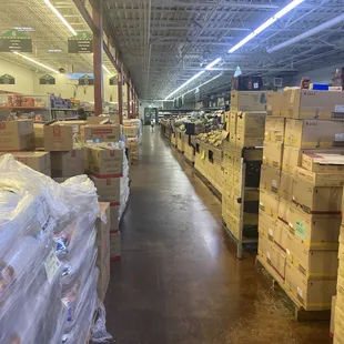 Bulk storage in between isles