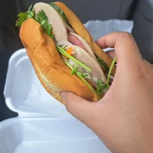 Deli banh mi