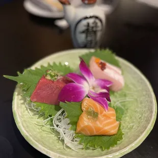 Sashimi (tuna, salmon, hamachi)