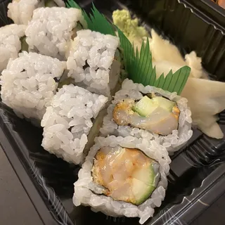 Scallop, Sriracha Aioli, Tobiko, Tempura Flake Roll