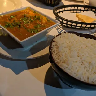 Shrimp Curry and garlic naan