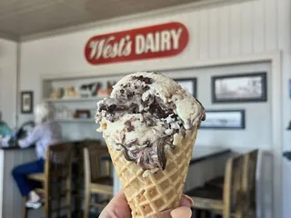 West's Hayward Dairy & Ice Cream Cafe