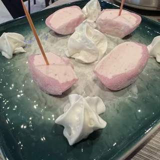 Strawberry Mochi Ice Cream (2pcs)