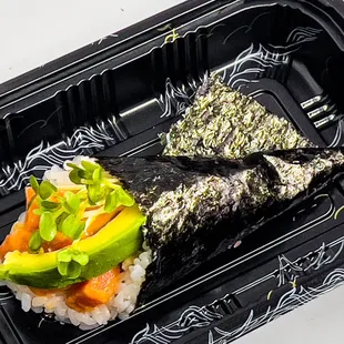 Salmon &amp; Avocado Handroll