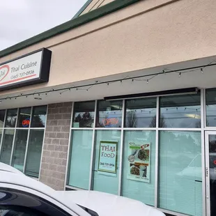 the outside of a restaurant