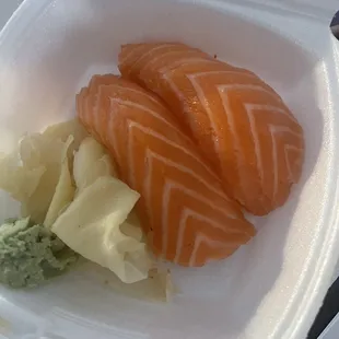 Salmon nigiri