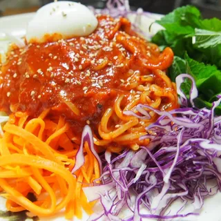 Cold ArrowrootNoodle w/ Spicy Sauce ()