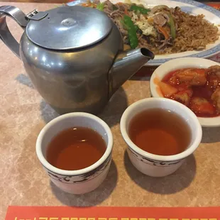 They have really good hot tea comes to table tea pot