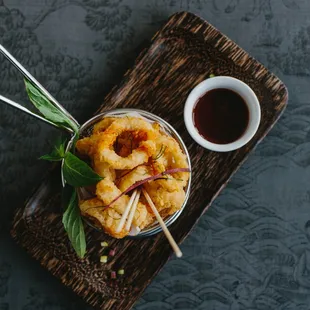 Crispy calamari with three flavored chili sauce