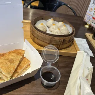 A2.Crab Meat & Pork Soup Dumplings