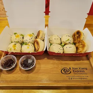 Crabmeat &amp; pork pan fried buns, pork pan fried buns