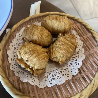 4 Durian Puff