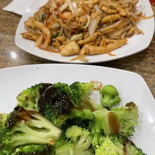 Steamed Broccoli w. Oyster Sauce