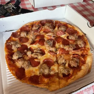 Small 10" Pepperoni/Sausage Pizza with light sauce
