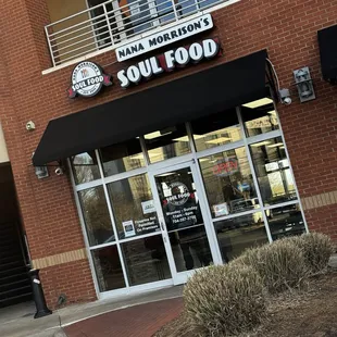 I've been coming here for years, and it's my Go-To in CLT... travel a lot and it's hard to find GOOD soul food.  Definitely a gem