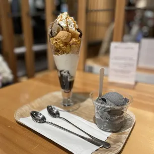 Hojicha Hojicha Mochi Parfait and black sesame scoop