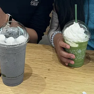 Black Sesame Frappe w/Mochi