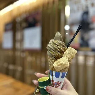 Hojicha with warabimochi.