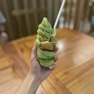 Ig: @veroeatss | matcha soft serve w/ warabimochi