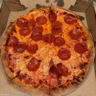 Medium Pepperoni Pizza - well done