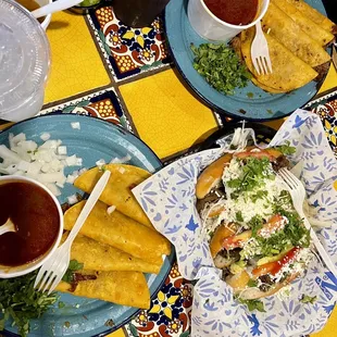 Birria Tacos, lonches