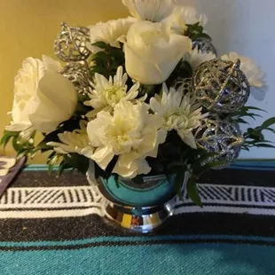 To be fair, I asked for a 2nd pic in better lighting, Seems small, deluxe should be larger and fuller.