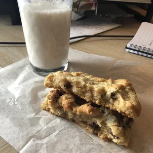 Chocolate chip cookie
