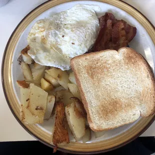 Basic breakfast with home fries