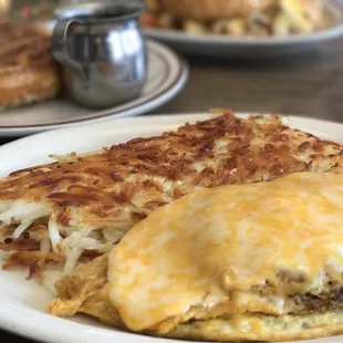 a plate of breakfast food