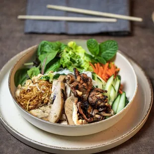Vermicelli with grilled pork and chicken