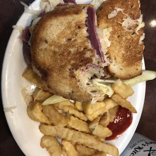 Reuben Super Melt Lunch