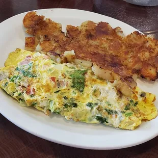 Vegetable omelet with crispy home fries