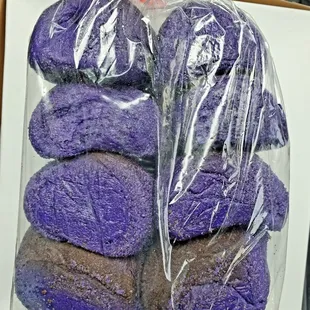Another pic of the Ube Rolls ($6.00).