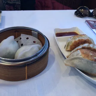 Ds3. Shrimp Dumpling with Pea Tip