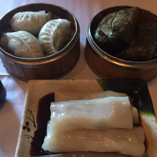 Ds14. Stuffed Sticky Rice in Lotus Leaf