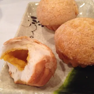 Ds43. Baked Creamy Egg Yolk Bun