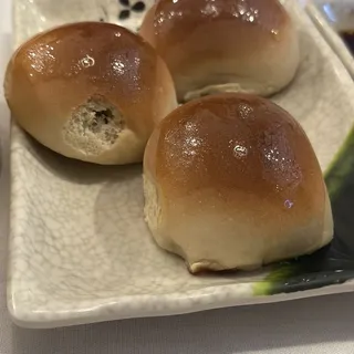 Ds44. Baked BBQ Pork Bun