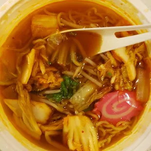 Kimchee ramen !! (Very) food and yummy in my tummy.