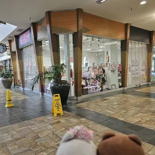 It's a corner unit, between Starbucks and Big City Diner on the ground level