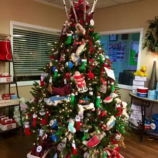My favorite tree - pre decorated with dog toys! The whole corner was dedicated to dogs!