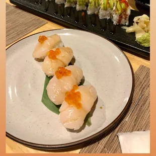 Scallop nigiri