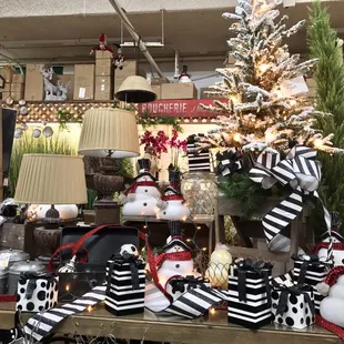 Melted snowman table