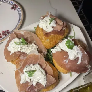 Montanara Burrata & Prosciutto