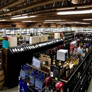 View of the store toward the refrigeration