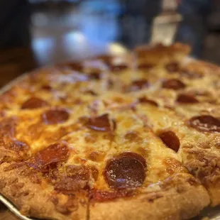 Large pepperoni pizza