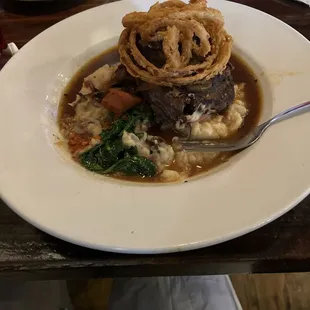 Pot roast with mashed potatoes and spinach