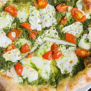 Green Margherita (Pesto, cherry tomatoes, fresh mozzarella, EVOO)