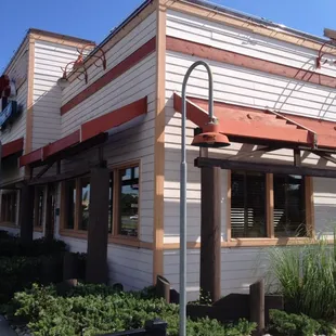 the outside of the restaurant