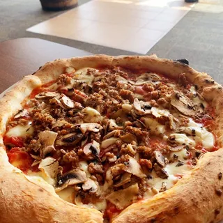 Funghi e Salsiccia Pizza