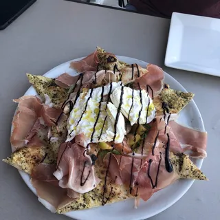 Prosciutto e Burrata Pizza